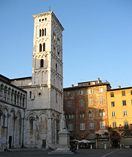 Lucca piazza delle Catene